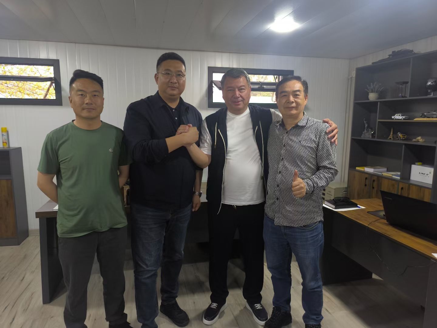 新增的整机销售新疆代理商签约现场 (5).jpg